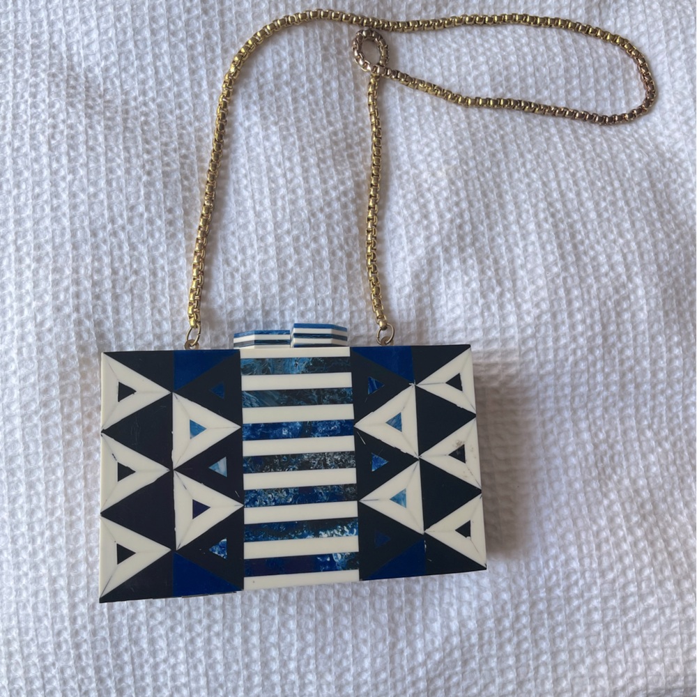 Clutch with inlay design and chain